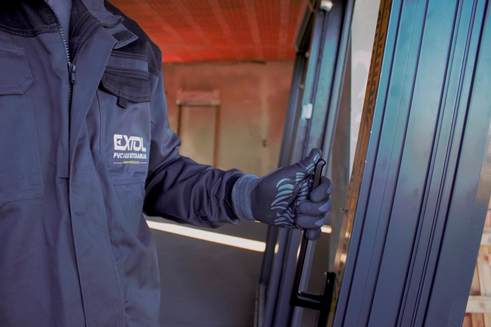 Aluminium door installation